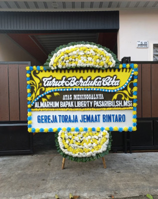 Papan Bunga Duka di Selemadeg